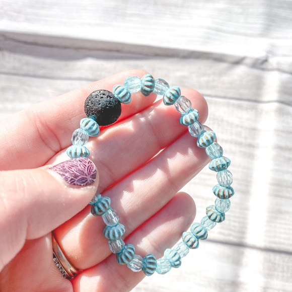 ESSENTIAL OIL DIFFUSER BRACELET - Picture 2 of 2